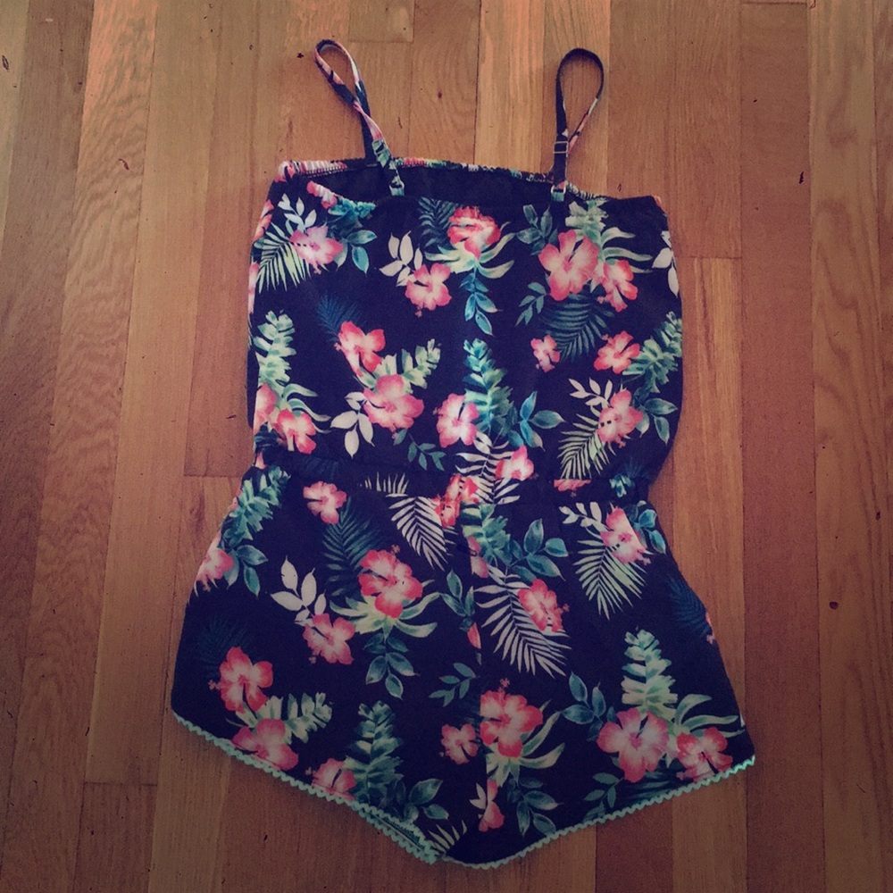 Abercrombie kids jumper size 11-12 pool to play.